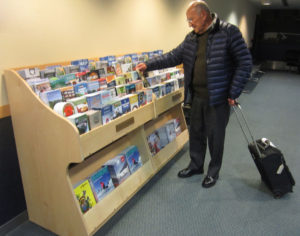 airport-brochure-rack